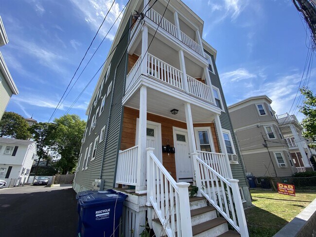 Building Photo - 22 Rice St