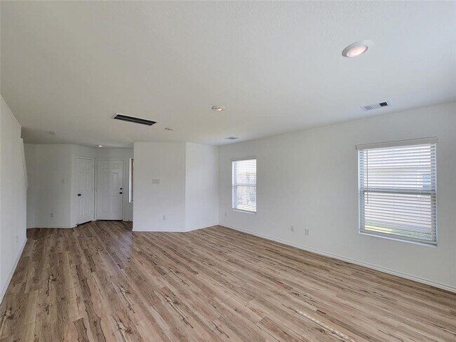 Building Photo - 11079 N Lake Mist Ln