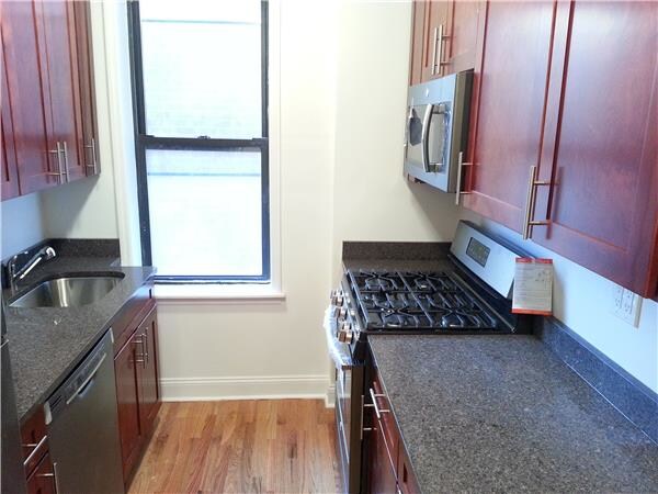 Foto principal - 201 E 31st St