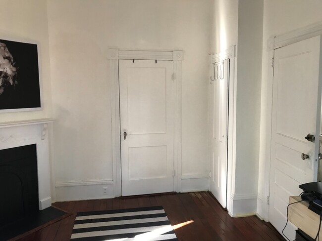 Foto del edificio - 511 W 37th St