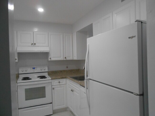 Building Photo - 24 Abbey Ln