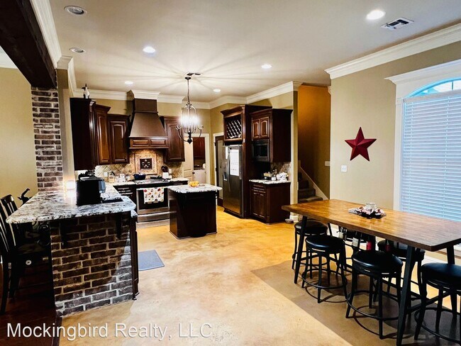 Foto del edificio - 4 br, 3 bath House - 459 Long Acre
