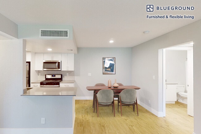 Foto del edificio - 3831 Orchid Ln