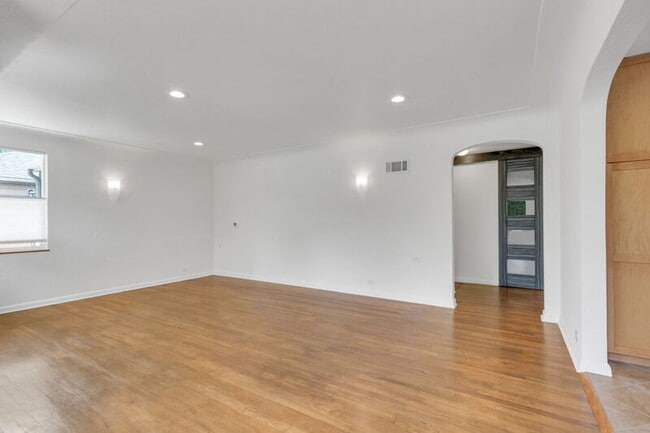 Building Photo - 3032 S Corona St
