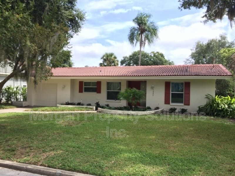 Primary Photo - 1221 Edwards Ln