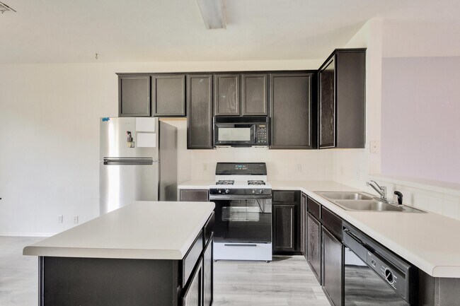 Kitchen + island - 12401 Los Indios Trl