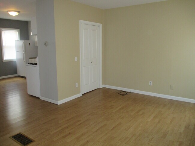 Building Photo - 141 Bath St