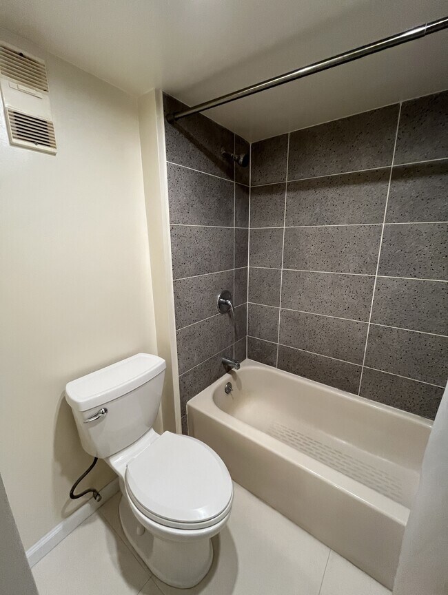 Foto del edificio - 2705-2715 Cherry Rd
