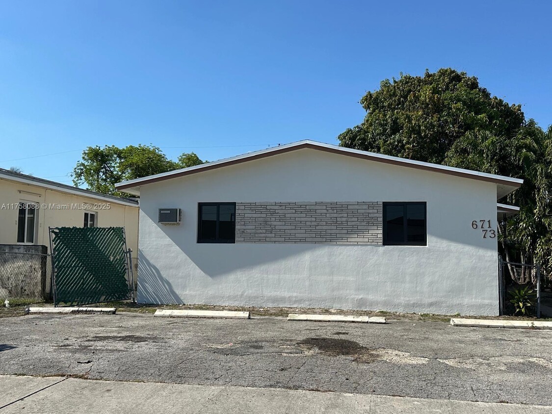 Primary Photo - 673 W 30th St