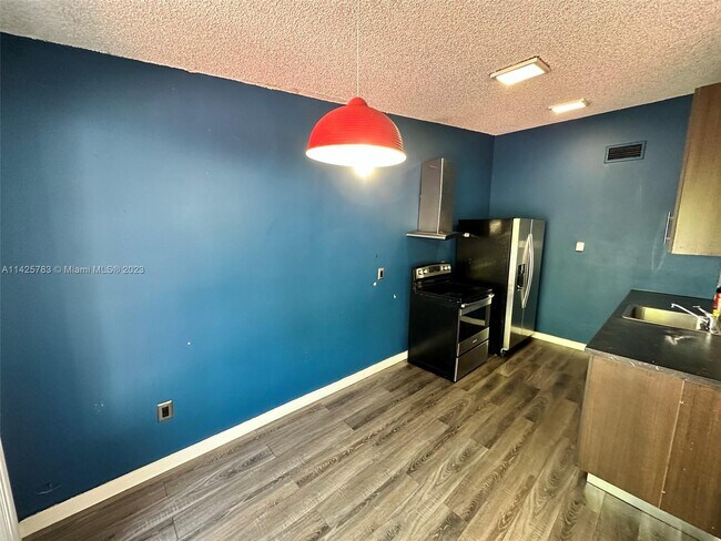 Building Photo - 2729 NW 204th Ln