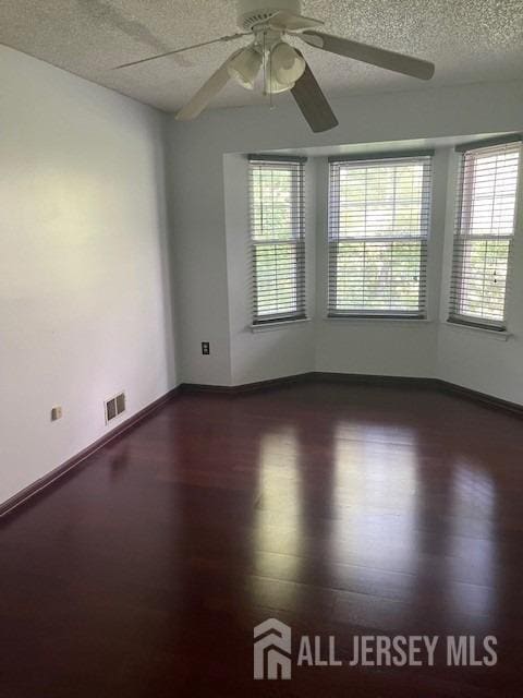 Foto del edificio - 127 Sapphire Ln
