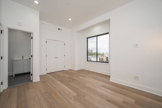 Building Photo - 4432 Lancaster Ave