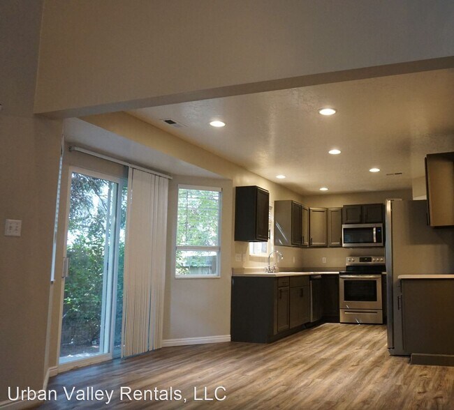 Foto del edificio - 3 br, 2.5 bath House - 926 E Old Williams Ct.