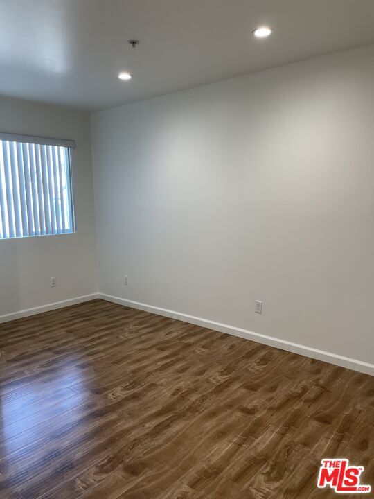 Foto del edificio - 306 N Hobart Blvd
