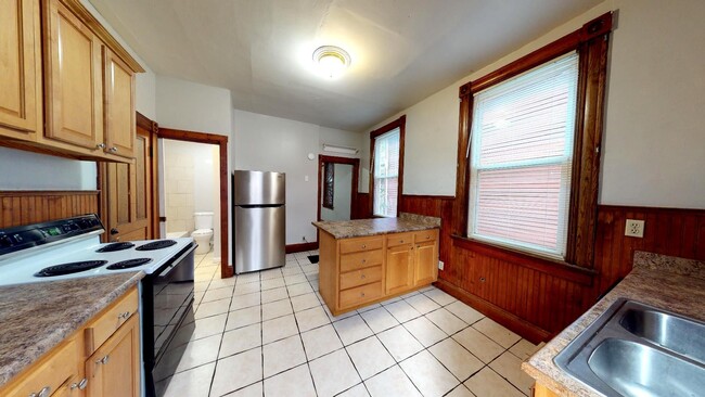 Building Photo - 2319 Sauer Ave