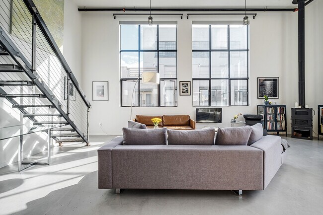 Building Photo - 2 Clarence Pl