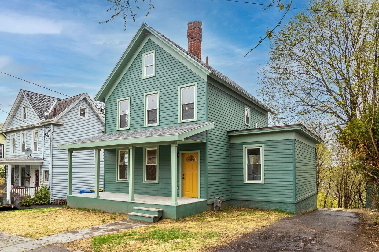Primary Photo - 250 W Chestnut St