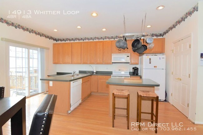 Foto del edificio - Large 3 Level End unit Townhouse