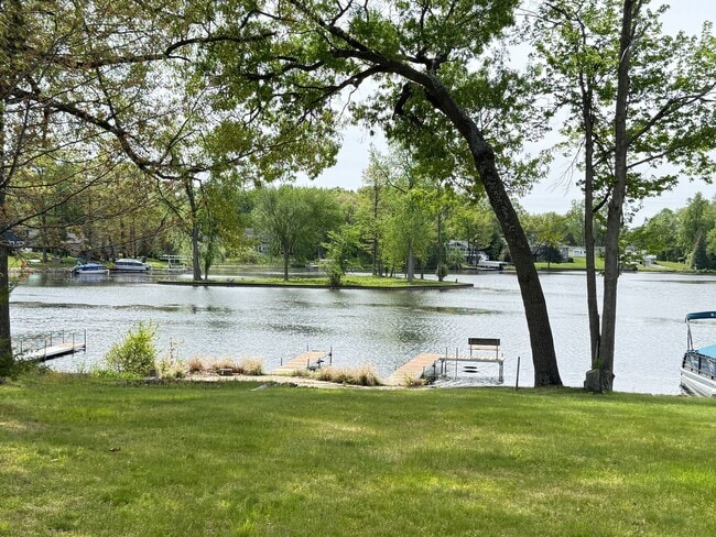 Building Photo - Lakefront Home on Lake Columbia – Private Dock & Spacious Backyard