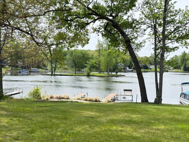 Foto del edificio - Lakefront Home on Lake Columbia – Private Dock & Spacious Backyard