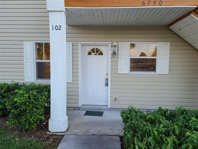 Foto del edificio - 6750 Moonglow Dr