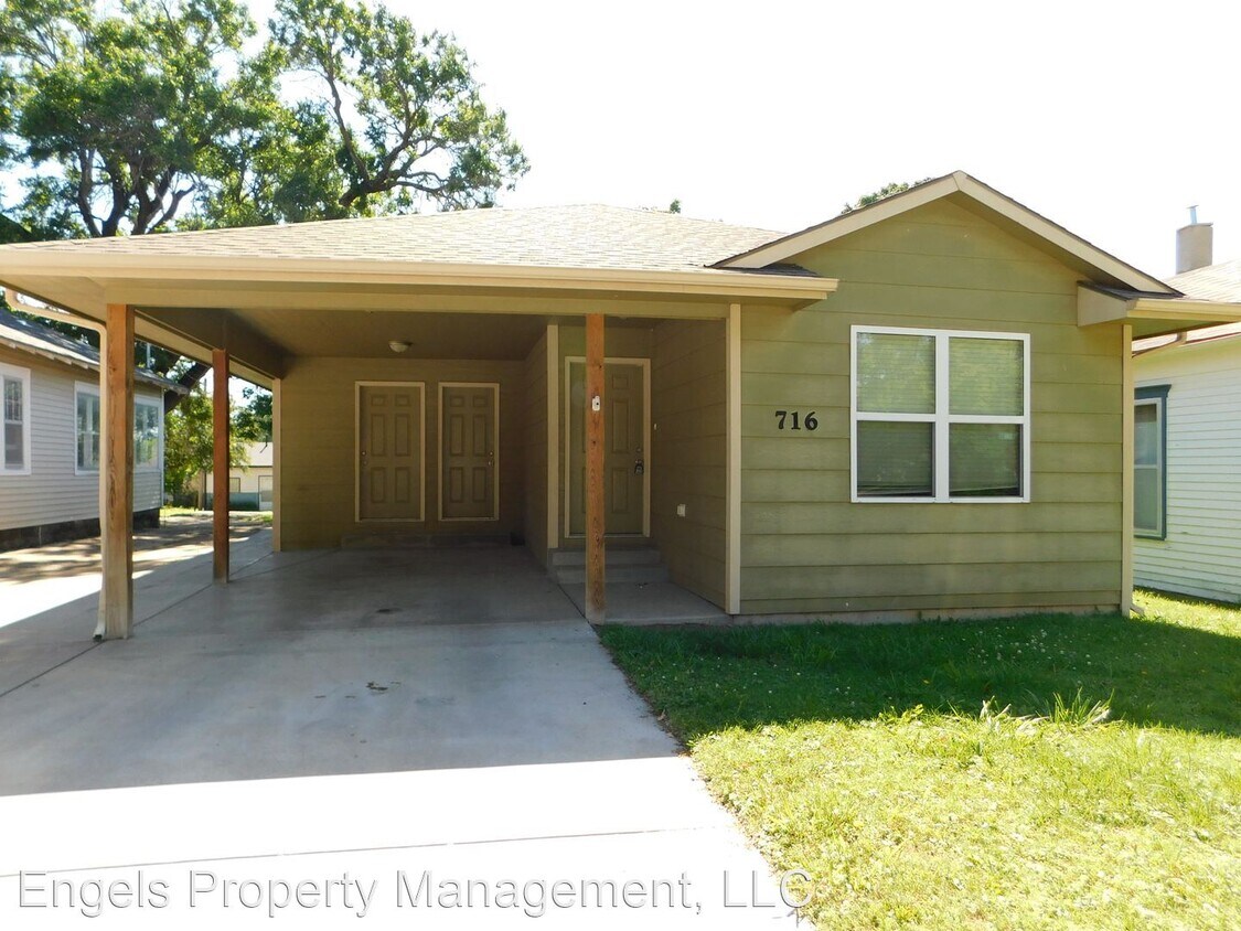 Foto principal - 3 br, 2 bath House - 716 S Star