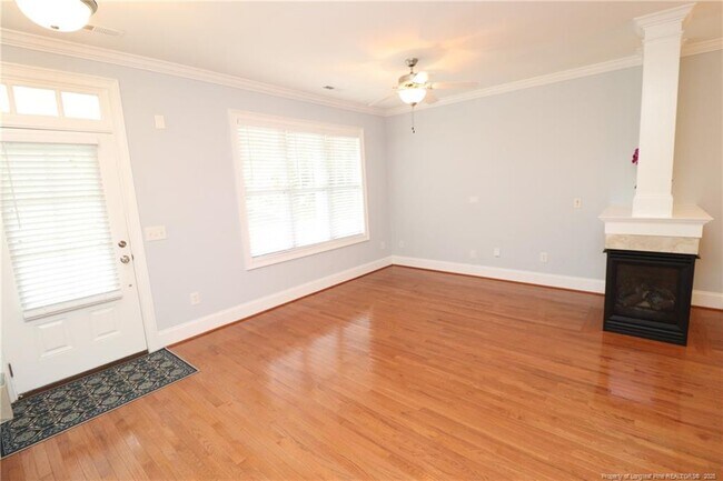 Foto del edificio - 5013 Sunny Creek Ln
