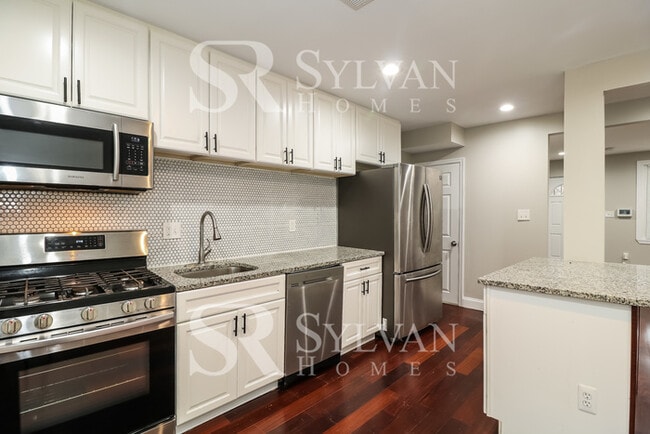 Building Photo - Prepare to be impressed by this 3 bedroom,...