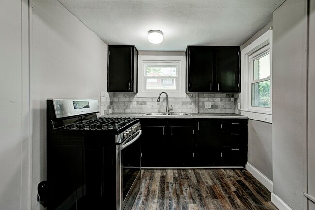 Building Photo - 601 Walnut St