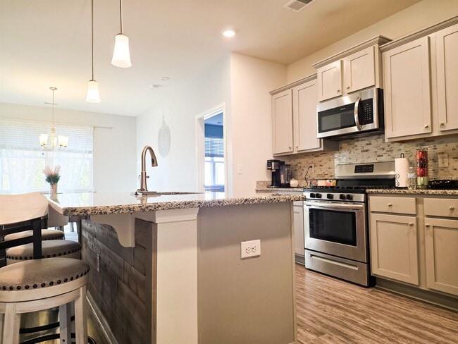 Foto del edificio - 212 Legends Dr