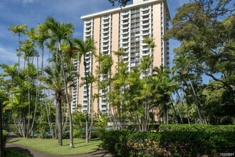 Building Photo - 1515 Nuuanu Ave