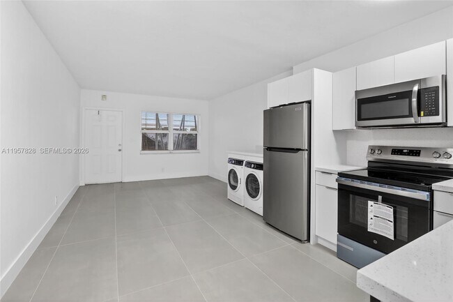 Foto del edificio - 1740 Funston St