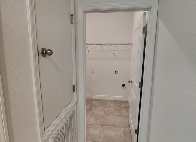 Foto del edificio - 9472 N Old Mill Way