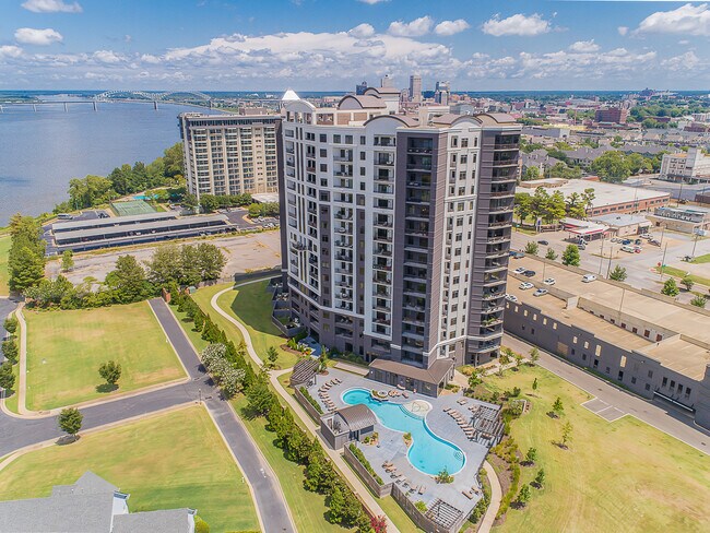 Foto del edificio - 717 S Riverside Dr