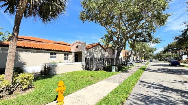 Foto del edificio - 8337 NW 142nd St