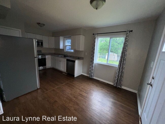 Building Photo - 3 br, 1.5 bath House - 3200 Queen Ridge Dr