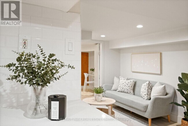 Photo du bâtiment - 76 Major MacKenzie Dr.