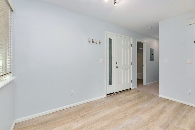 Building Photo - 1021 Rolland Moore Dr