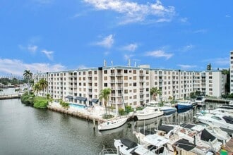 Building Photo - 1740 NW N River Dr