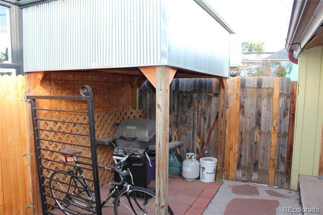Building Photo - 273 Galapago St