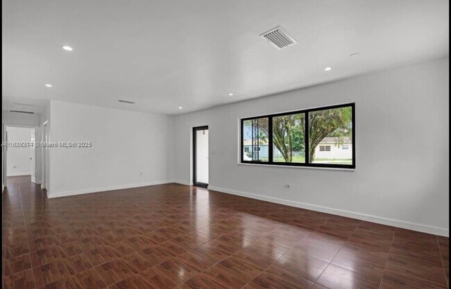 Building Photo - 1521 NW 134th St