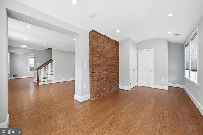 Foto del edificio - 2111 32nd Pl SE