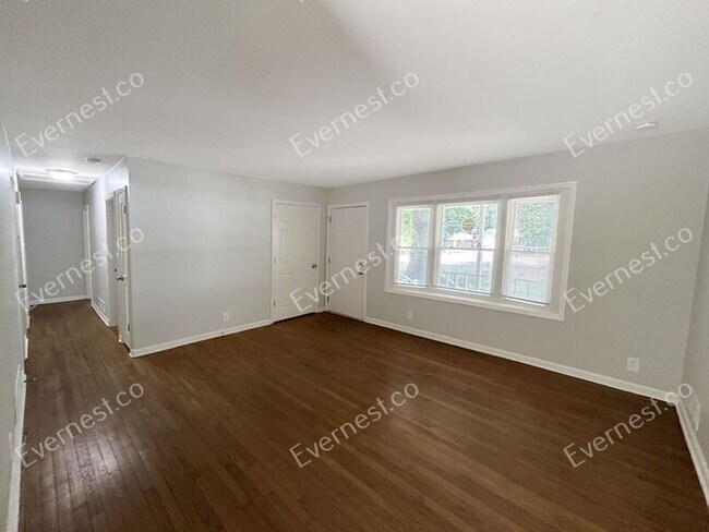 Foto del edificio - 2463 Montezuma Cir