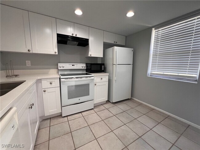 Foto del edificio - 1017 Pine Isle Ln