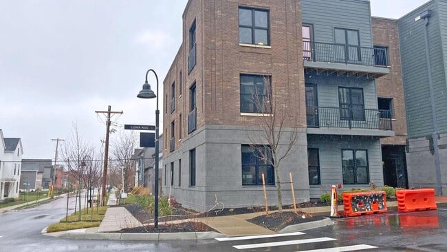 Building Photo - 1020 Lusso Ave