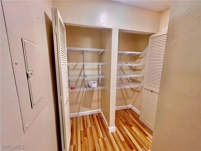 Foto del edificio - 6000 Timberwood Cir