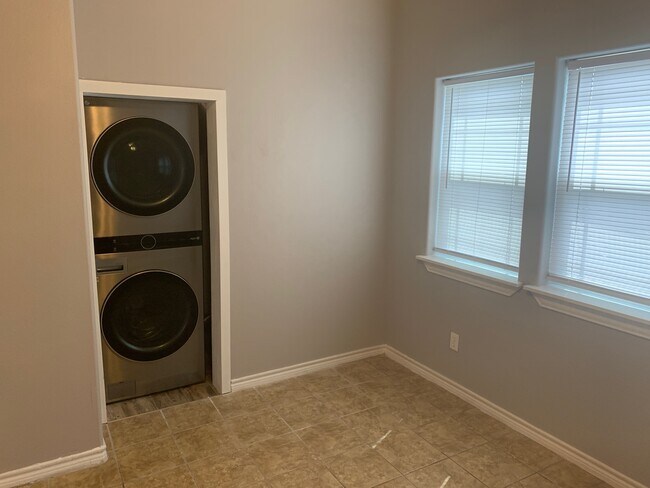 washer dryer - 3141 Quail Springs Rd