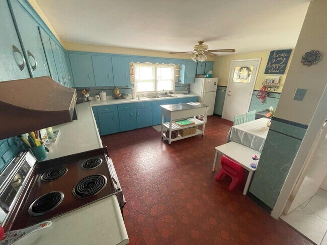 Foto del edificio - Beautiful 3-Bedroom Home in Prime Dudley L...