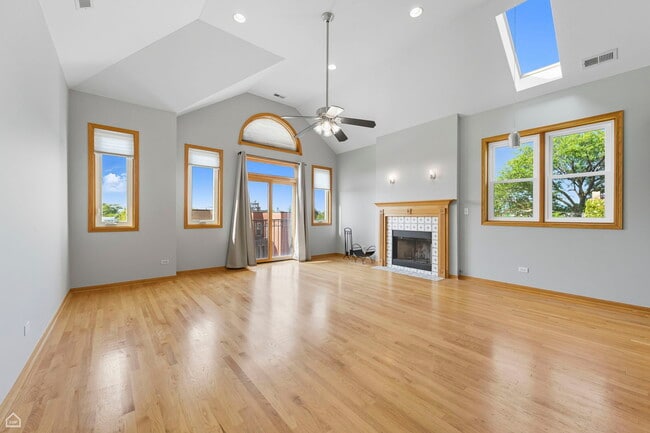 Foto del edificio - 119 N Mozart St