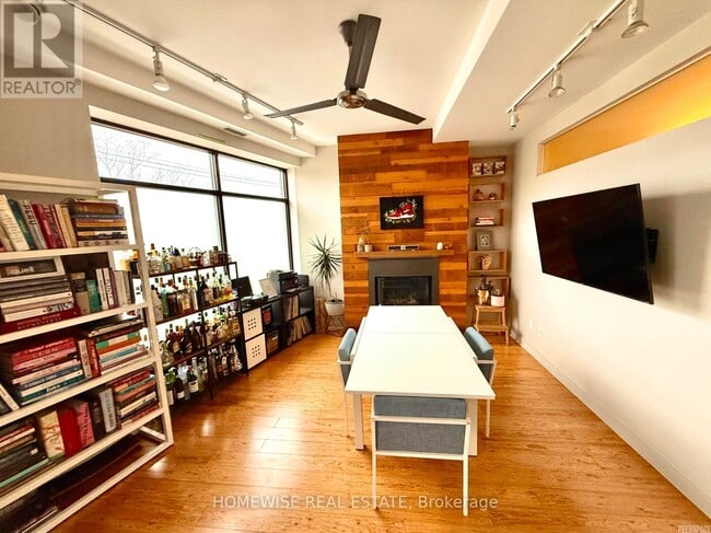 Photo du bâtiment - 3633 Dundas St W